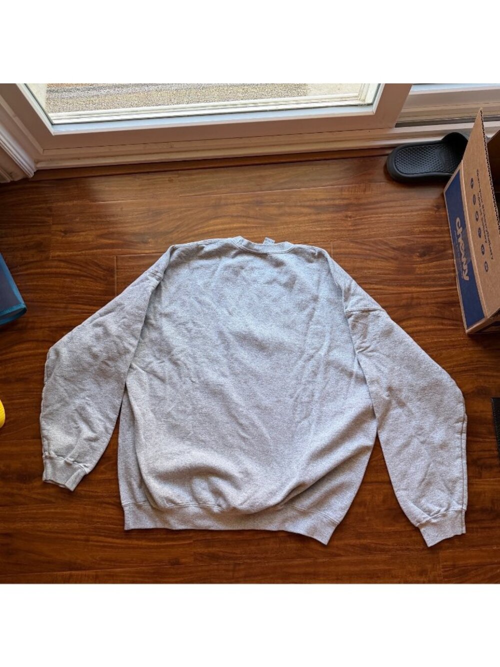 Gildan Brewdolph Heavy Blend XL Gray Sweatshirt - Picture 3 of 4